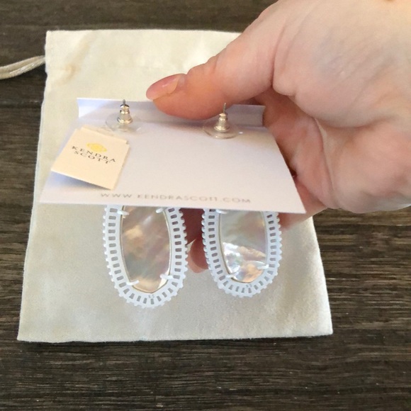 Kendra Scott Kaki drop earring in ivory/mop NWT!! - Picture 4 of 4